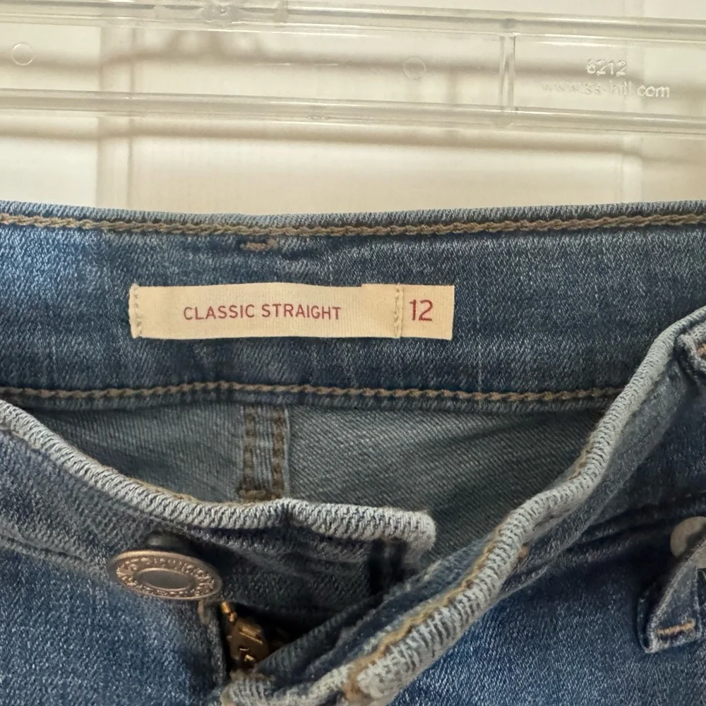 Levi Strauss Women's Classic Straight Jeans - Medium Wash - Size 12 - Picture 2 of 6